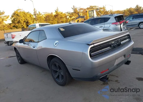 2016 Dodge Challenger Sxt z USA, uszkodzony, nr VIN 2C3CDZAG0GH193231